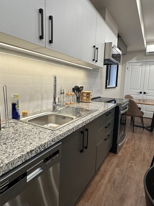 21 Batavia Av in Toronto, ON - Building Photo - Building Photo