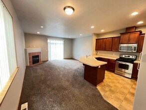 747-747 SE Tampa St in Camas, WA - Building Photo - Building Photo