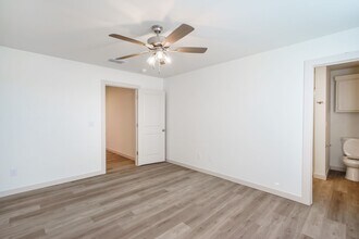 8020 Elm Ave in Lubbock, TX - Building Photo - Building Photo