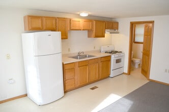 17350 Riverside Dr, Unit Apt.A in Nelsonville, OH - Building Photo - Building Photo