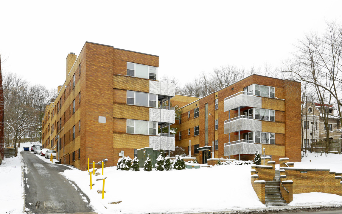 Pelletrea Apartments in Pittsburgh, PA - Building Photo