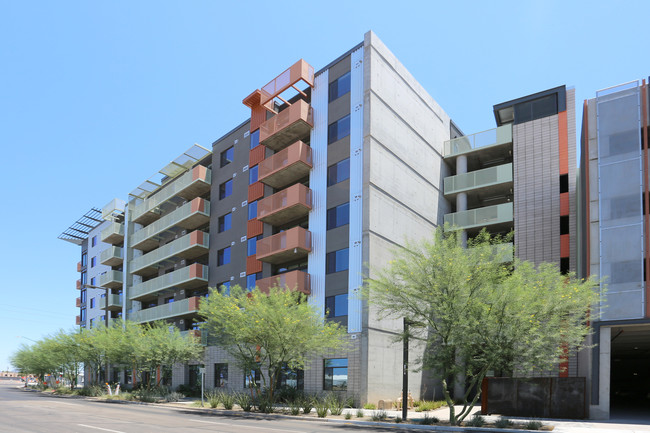 Roosevelt Point in Phoenix, AZ - Building Photo - Building Photo