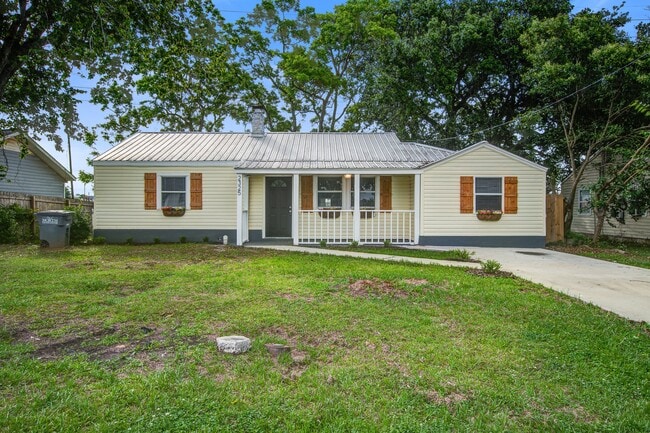 property at 2325 Elegans Dr