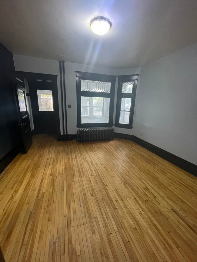 327 Aurora Ave, Unit 329 in St. Paul, MN - Building Photo - Building Photo