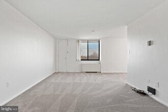 4390 Lorcom Ln, Unit 701 in Arlington, VA - Building Photo - Building Photo