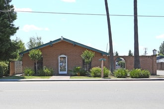 2535 Jensen Ave in Sanger, CA - Building Photo - Building Photo