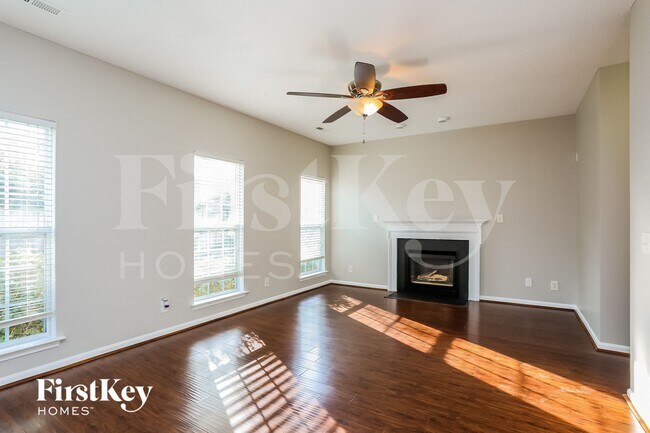 1115 Fieldstone Dr in Mebane, NC - Foto de edificio - Building Photo