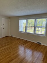 43 Mercury Ct in West Springfield, MA - Building Photo - Building Photo