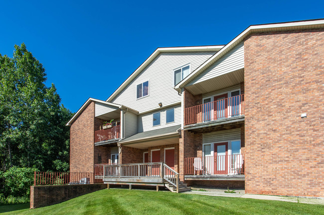 Stoney Creek Village Apartments in Shelby Township, MI - Building Photo - Building Photo