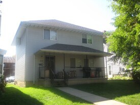 209 E Bloomington St in Iowa City, IA - Building Photo
