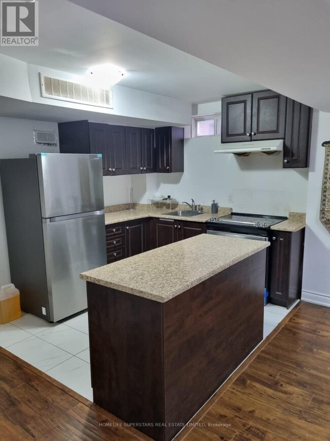 33 Little Britain Cres in Brampton, ON - Building Photo - Building Photo