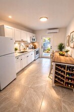 7800 NE 10th Ct in Miami, FL - Building Photo - Building Photo