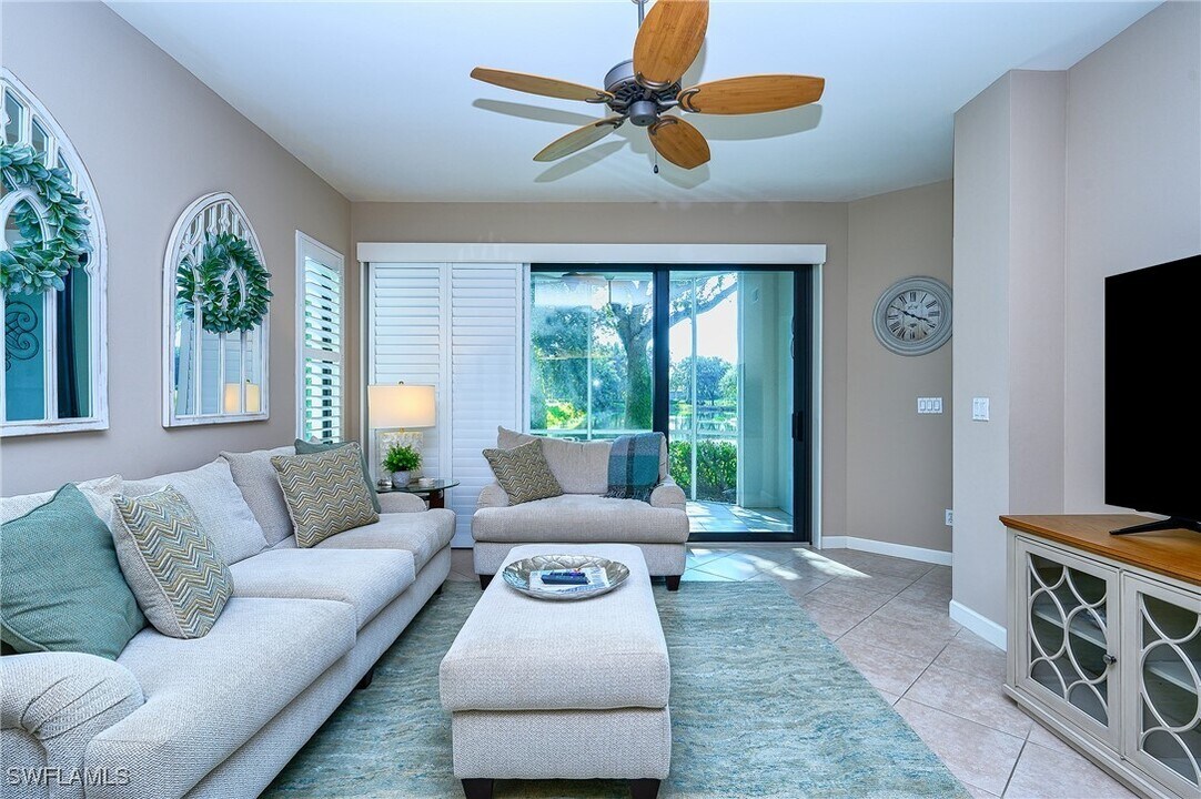 2371 Ravenna Blvd in Naples, FL - Building Photo