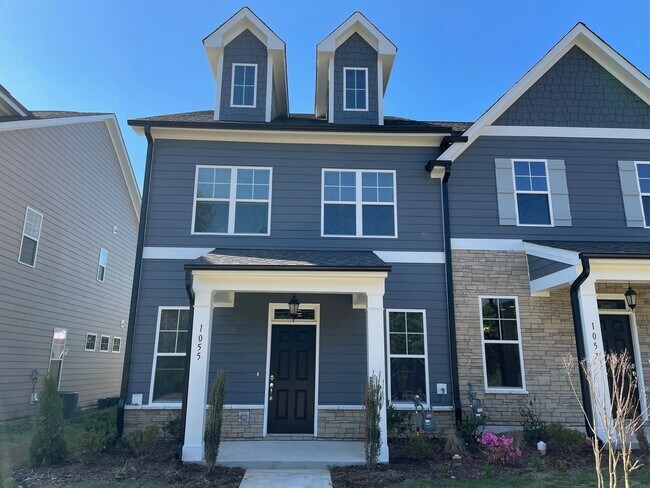 1055 N Main St in Wake Forest, NC - Building Photo - Building Photo