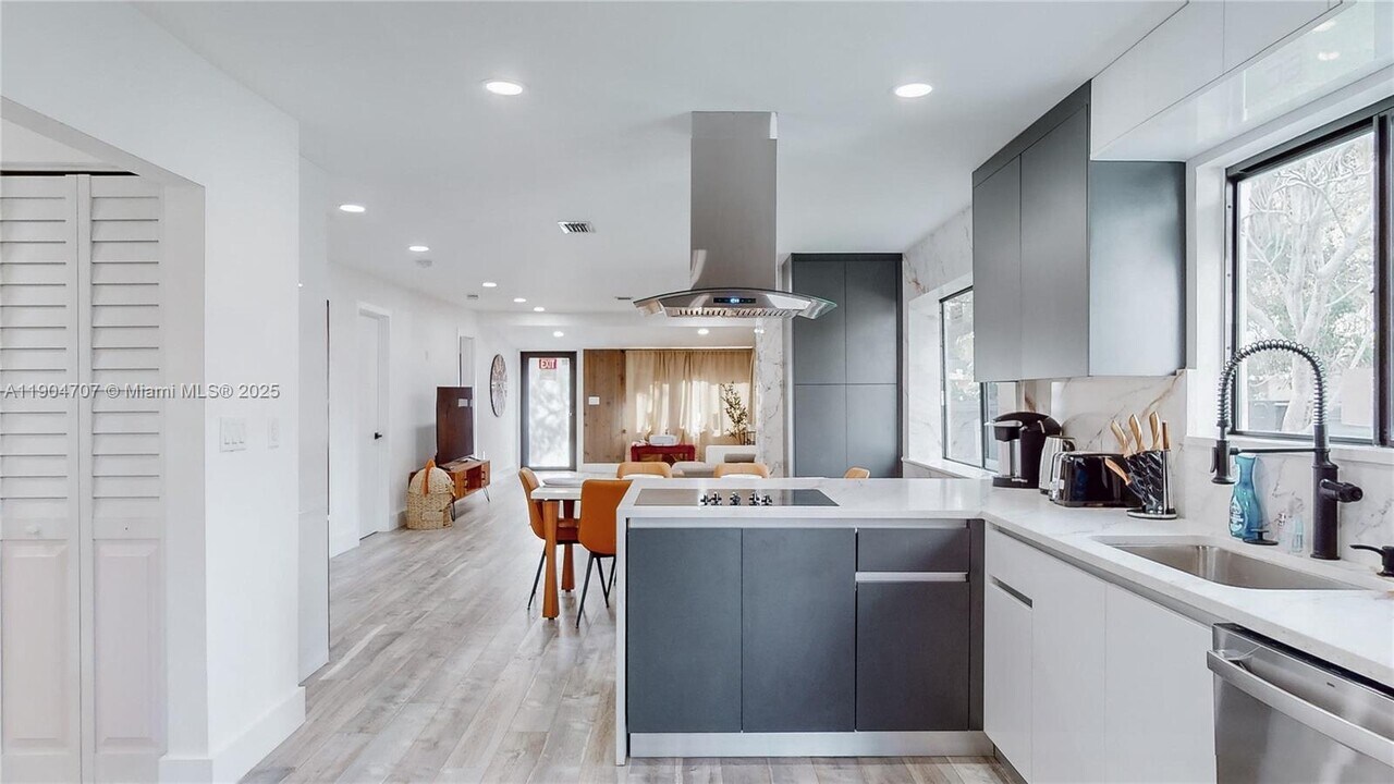 2525 Garfield St in Hollywood, FL - Building Photo