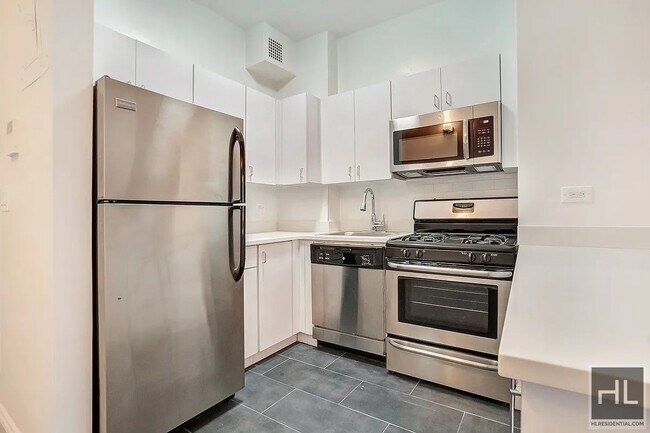 PERFECT Chelsea Studio !! in New York, NY - Building Photo - Building Photo