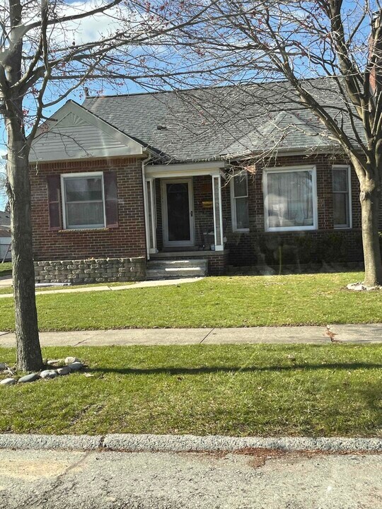 1073 Champaign Rd in Lincoln Park, MI - Foto de edificio