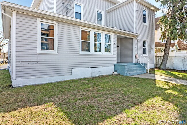 25 Cove Ave-Unit -1 in Norwalk, CT - Building Photo - Building Photo