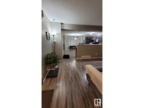 3221 Cherry Cres SW in Edmonton, AB - Building Photo - Building Photo