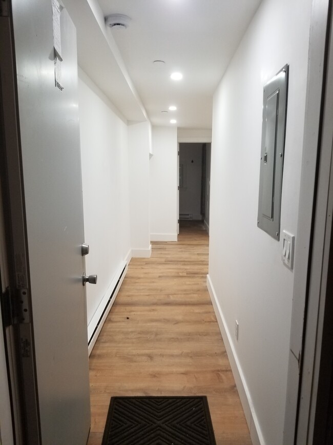 68 Lander St, Unit Basement