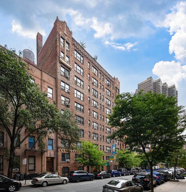 339 E 58th St in New York, NY - Building Photo - Building Photo