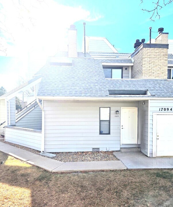 17094 E Tennessee Dr in Aurora, CO - Building Photo