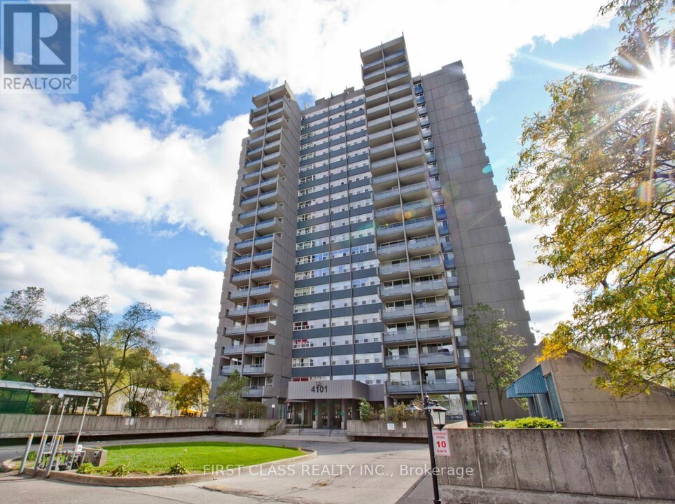 4101-4101 Sheppard Ave E in Toronto, ON - Building Photo