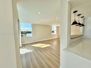 16546 NE 26th Ave in North Miami Beach, FL - Building Photo - Building Photo