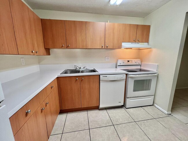 415 Executive Center Dr in West Palm Beach, FL - Building Photo - Building Photo
