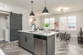 Discovery Park Place in Columbus, OH - Building Photo - Interior Photo