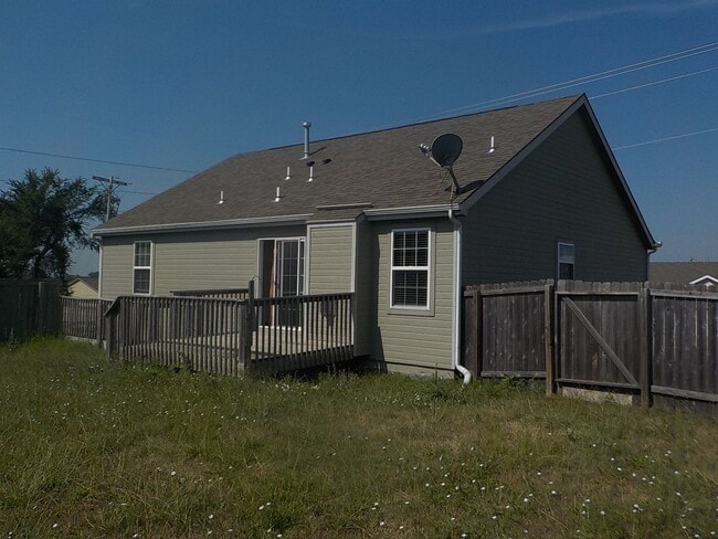 1509 Hickory Ln in Junction City, KS - Building Photo - Building Photo