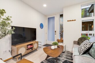 1433 E Howell St in Seattle, WA - Building Photo - Building Photo