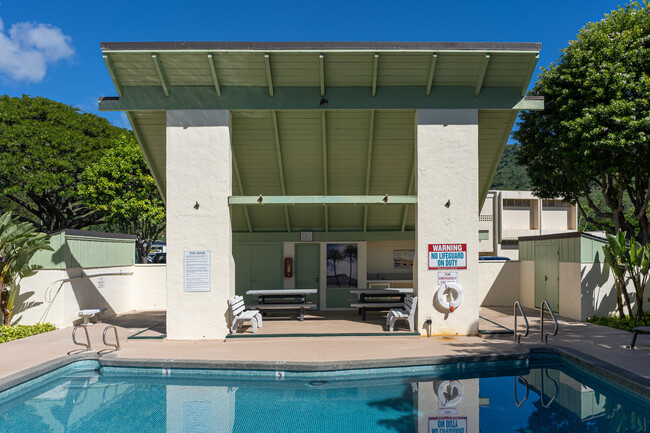 Village Green in Honolulu, HI - Building Photo - Building Photo