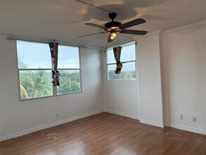 109 Royal Pk Dr in Oakland Park, FL - Building Photo - Building Photo