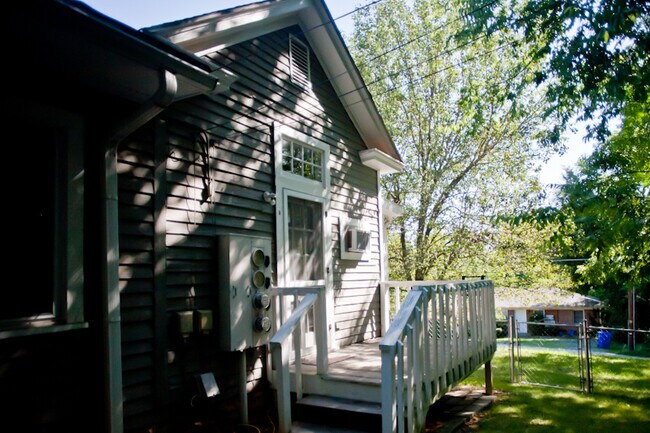 639 N Columbia St in Chapel Hill, NC - Building Photo - Building Photo
