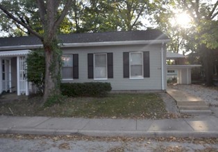 318 N Jackson St in Belleville, IL - Foto de edificio - Building Photo