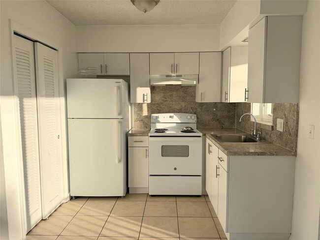 property at 600 S Luna Ct