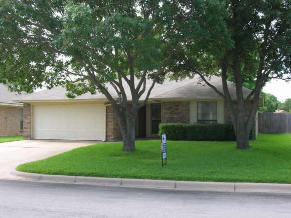 1865 Kings Canyon Cir in Fort Worth, TX - Building Photo