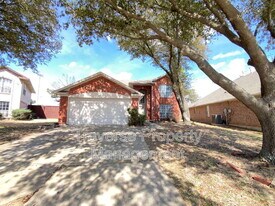 5204 Vista Verde Dr in Arlington, TX - Building Photo