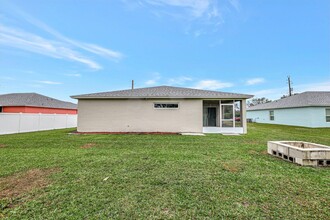 577 NW Floresta Dr in Port St. Lucie, FL - Building Photo - Building Photo