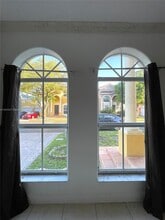 10819 NW 51st Ln in Doral, FL - Building Photo - Building Photo