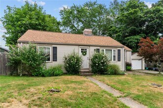 32 Bates Ave in Warwick, RI - Building Photo - Building Photo