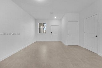 2558 SE 27th Dr in Homestead, FL - Building Photo - Building Photo