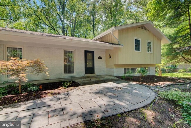 11621 Sourwood Ln in Reston, VA - Building Photo - Building Photo