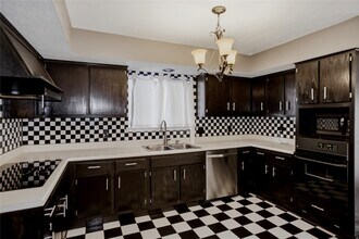 3223 S Briar Knoll Dr in Houston, TX - Building Photo - Building Photo