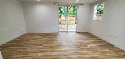 3620 Thomas Ave in Miami, FL - Foto de edificio - Building Photo