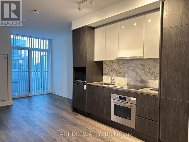 180 Front St E in Toronto, ON - Building Photo - Building Photo