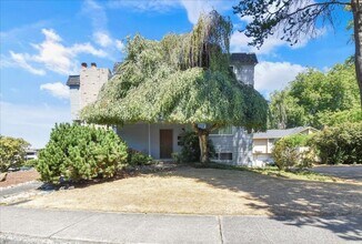 561 Elm Way in Edmonds, WA - Foto de edificio - Building Photo