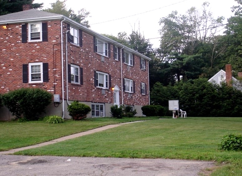 670 Main St in Walpole, MA - Foto de edificio