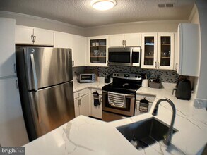 11741 Summerchase Cir in Reston, VA - Building Photo - Building Photo